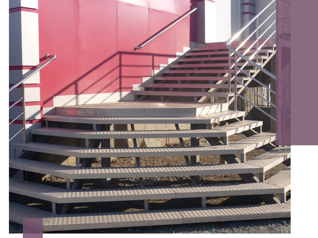 Лестницы для магазина в Тольятти — изготовление и монтаж